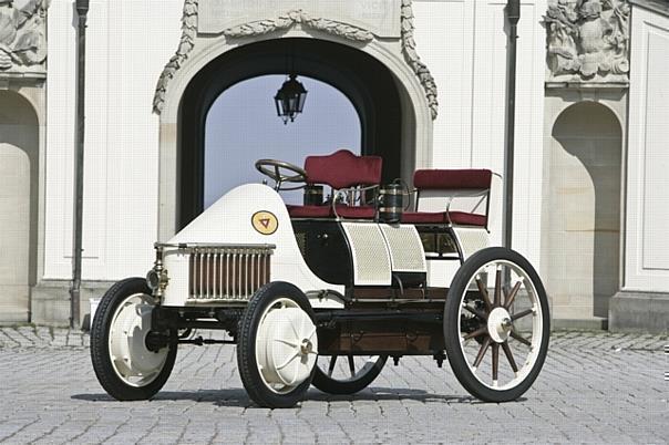 Neue Sonderausstellung vom 10. Mai bis 13. Juni 2011: Der Lohner-Porsche „Semper Vivus“ wird im Porsche-Museum gezeigt 